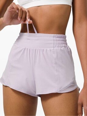 Lululemon Hotty Hot Shorts Lavender Dew Size 2- 2.5 inseam HR
Never worn